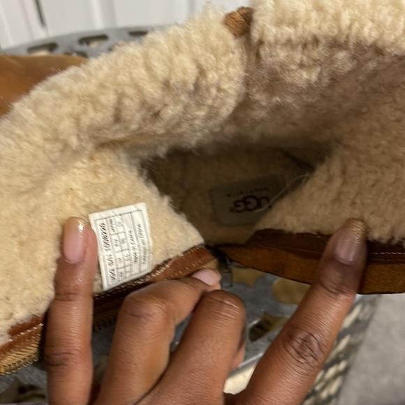 Women’s UGGS - Picture 7 of 11